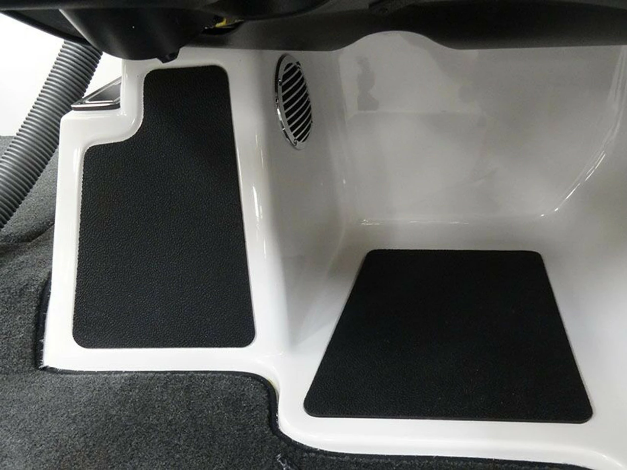 Gator Guards GatorSkinz 12x24in - Grit - Lt Gray 3 Gator Guards GatorSkinz 12x24in - Grit - Lt Gray - Image 3